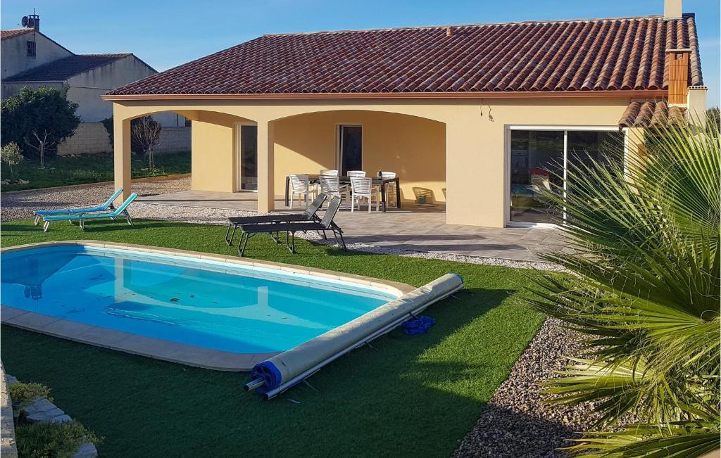 a pool with a slide in front of a house at 3 Bedroom Nice Home In Quarante in Quarante