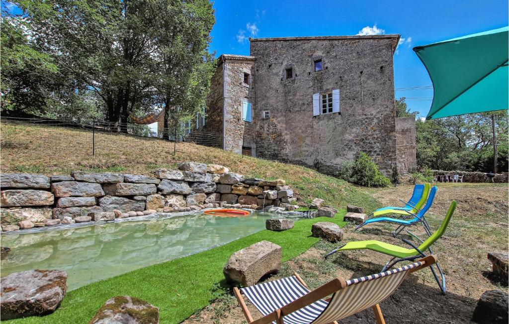Nice home in Les Assions with Outdoor swimming pool, WiFi and 2 Bedrooms