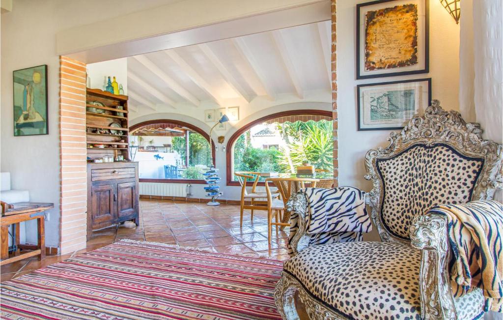 Posedenie v ubytovaní 3 Bedroom Pet Friendly Home In Trencall
