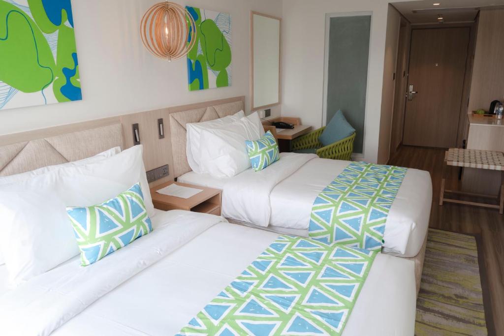Postel nebo postele na pokoji v ubytování Lime Resort Manila