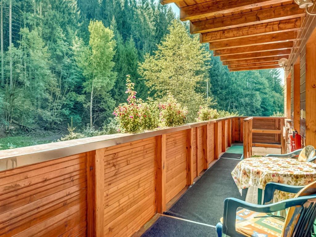 Ein Balkon oder eine Terrasse in der Unterkunft Cosy apartment in the middle of the Thuringian Forest with separate entrance and balcony