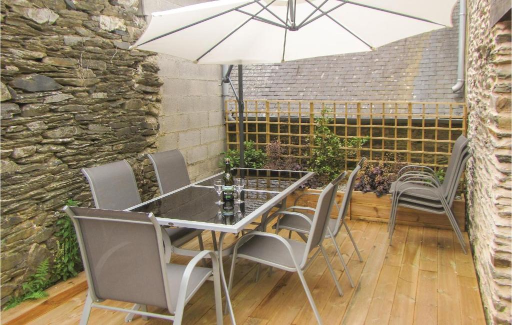 Patio nebo venkovní prostory v ubytování Nice Home In Caurel With Wifi