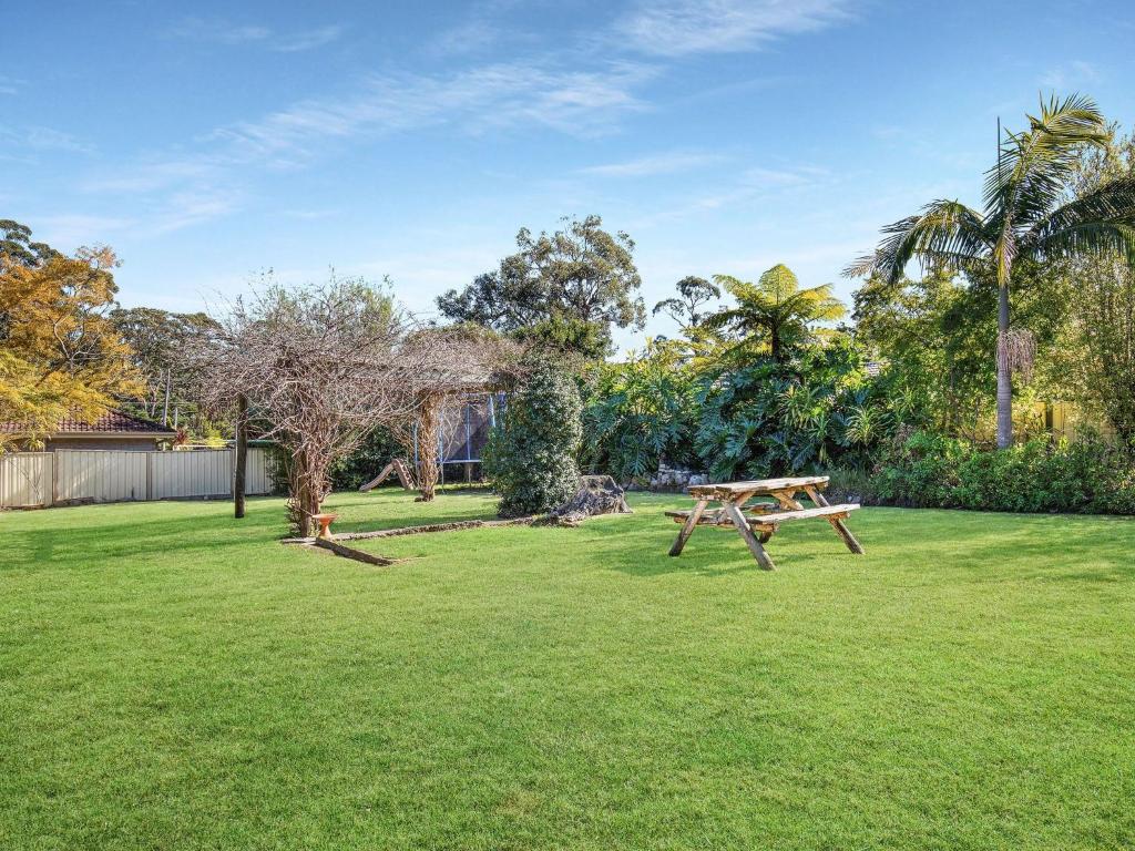 a picnic table in the grass in a yard at Sirocco Cottage - pet-friendly Huskisson home in Huskisson