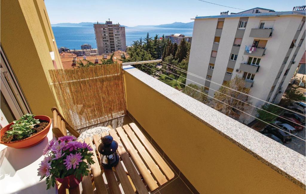 En balkong eller terrasse på Gorgeous Apartment In Rijeka With Wifi