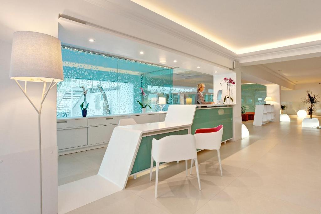 Grupotel Ibiza Beach Resort - Adults Only（ポルティナッチ ...