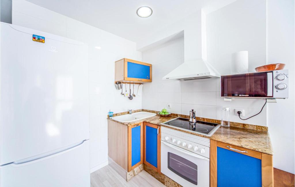 Nice apartment in Puebla de Farnals with 1 Bedrooms, Outdoor ...