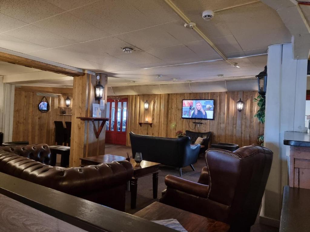 Posezení v ubytování Hotell Tjamstan Malå