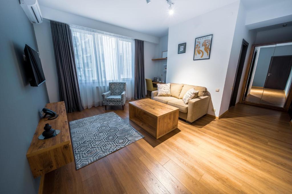 TV a/nebo společenská místnost v ubytování Reed Hotel Tbilisi