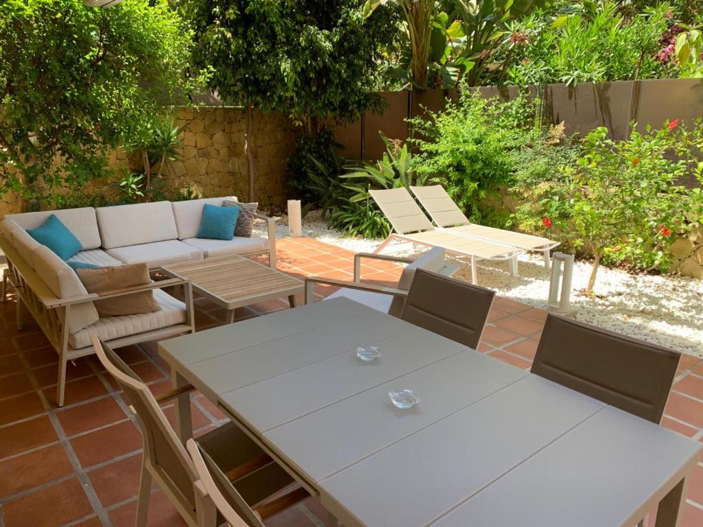 Posezení v ubytování Marbella playa Residencial con piscina