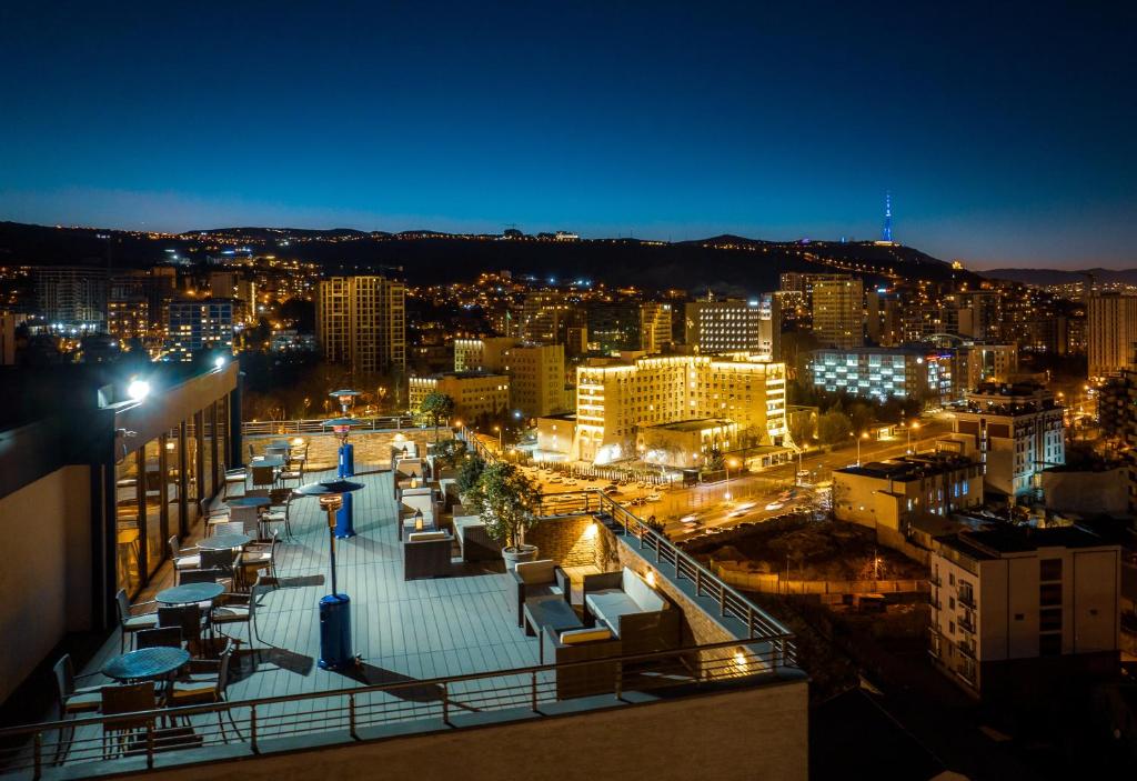 Nespecifikovaný výhled na destinaci Tbilisi nebo výhled na město při pohledu z hotelu