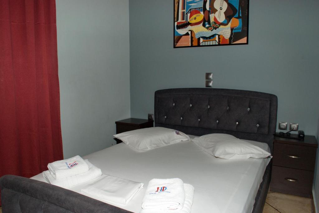 Postel nebo postele na pokoji v ubytování Diethnes Hotel
