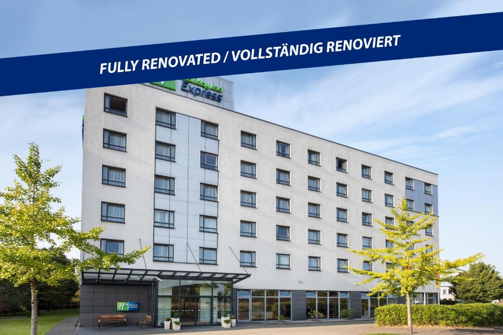 una rappresentazione dell'hotel recentemente ristrutturato dello Yorkshire di Holiday Inn Express Düsseldorf - City North by IHG a Dusseldorf