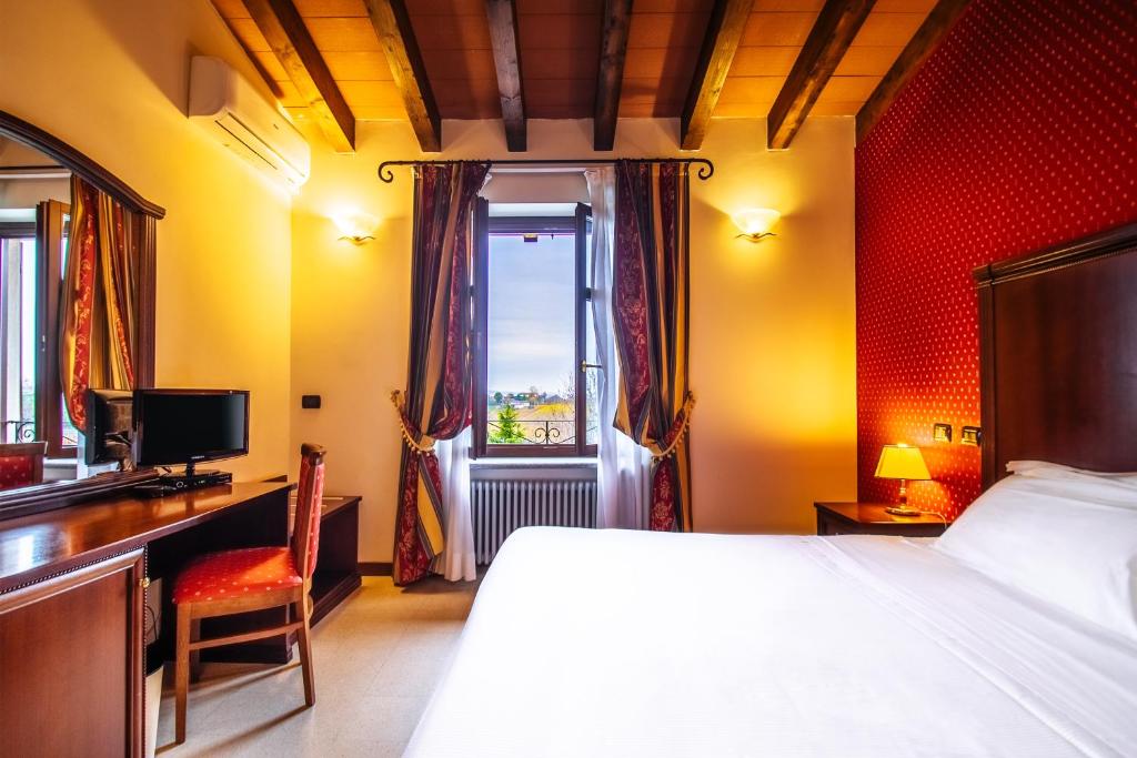 Postel nebo postele na pokoji v ubytování Hotel Villa Lauri
