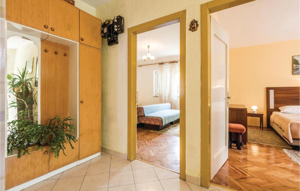 Posteľ alebo postele v izbe v ubytovaní 3 Bedroom Gorgeous Home In Kampor