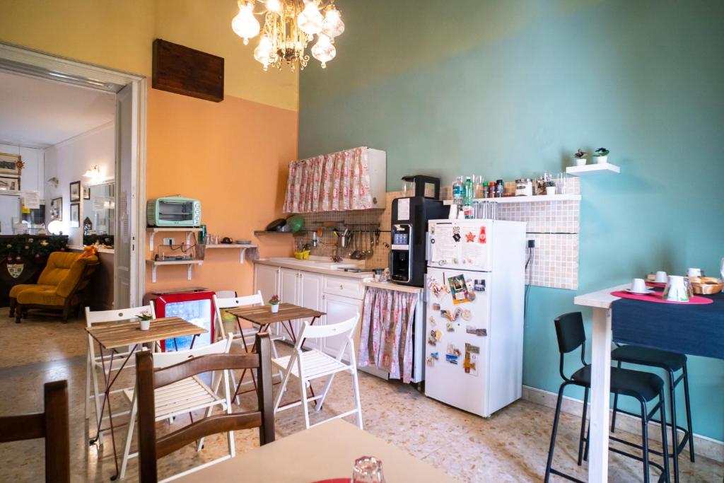 A kitchen or kitchenette at San Demetrio
