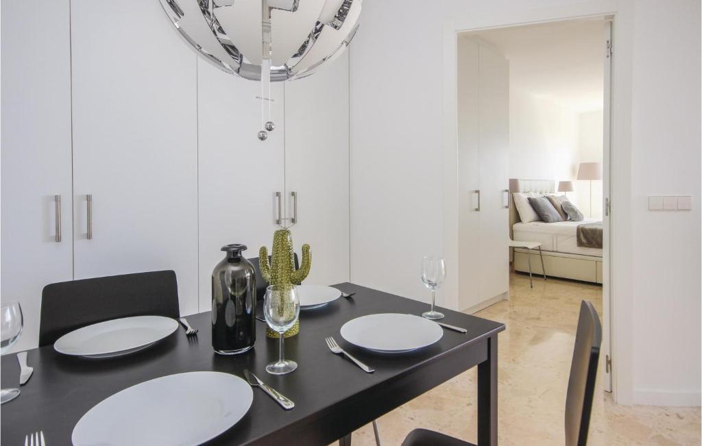 Postel nebo postele na pokoji v ubytování Sunny Apartment In Marbella