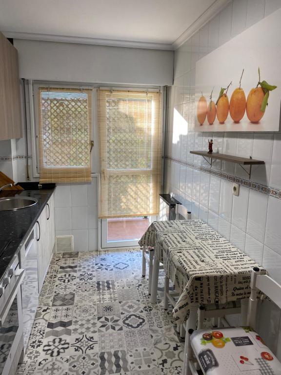 Kuchyň nebo kuchyňský kout v ubytování La Casa de Fito cerca del centro de Comillas