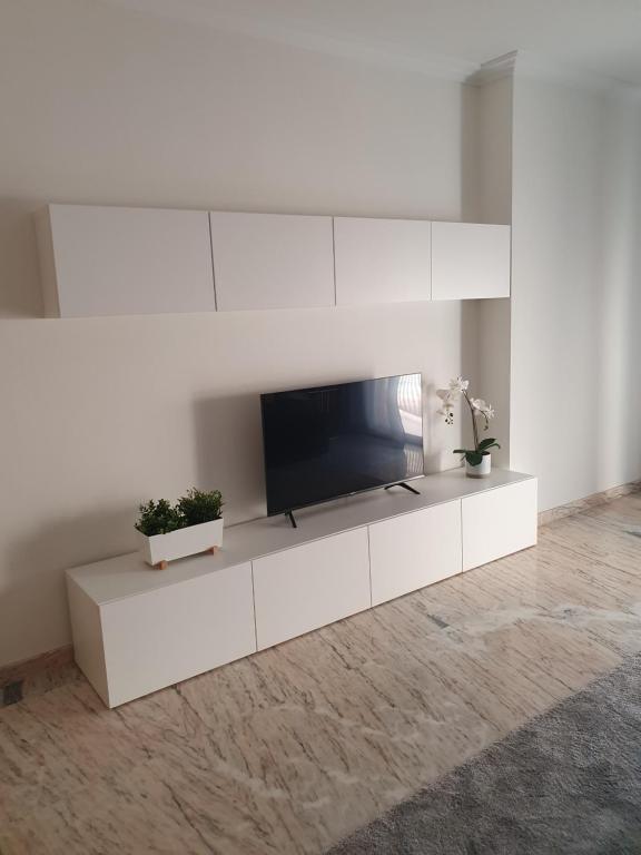 TV a/nebo společenská místnost v ubytování MARALES O Grove