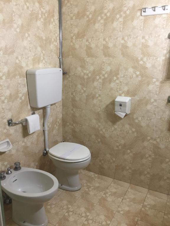 Łazienka w obiekcie CDH Hotel Modena