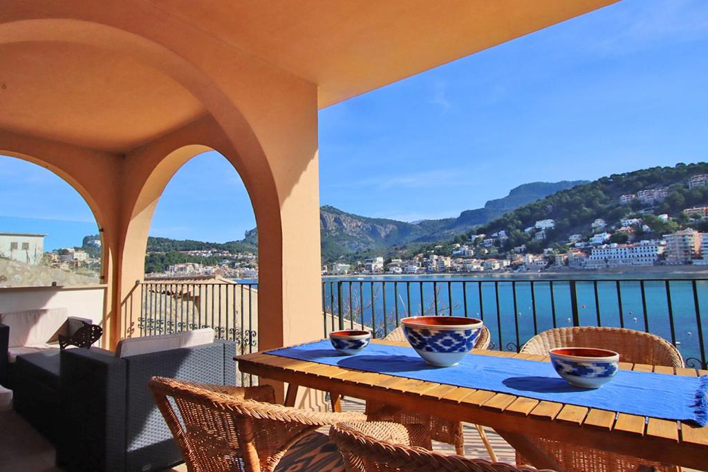 En balkon eller terrasse på Es Faro House by Slow Villas