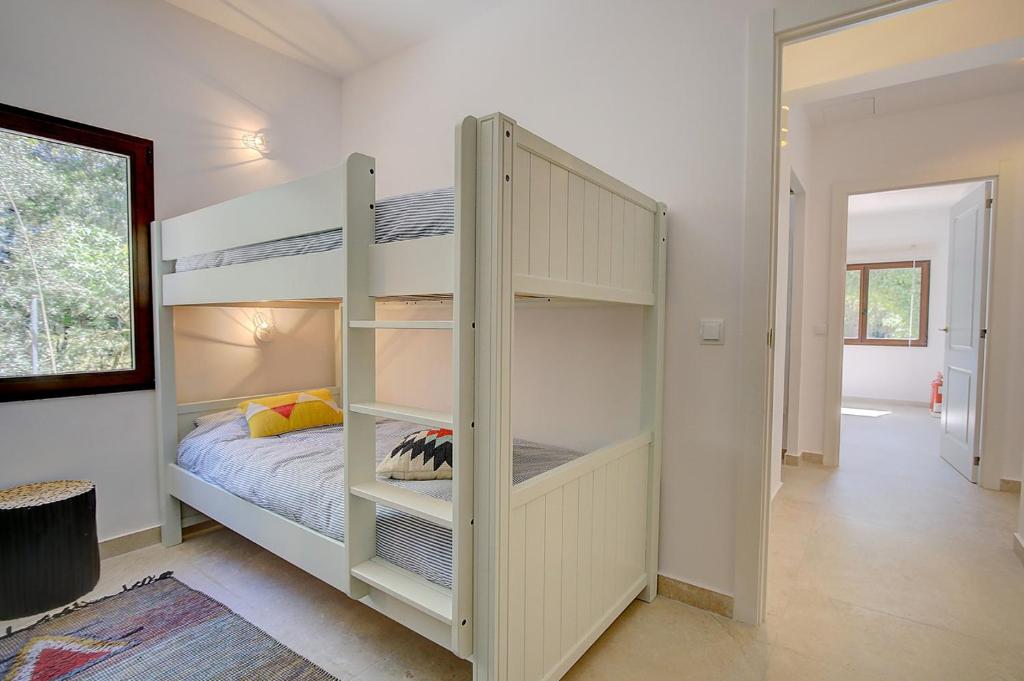 Postel nebo postele na pokoji v ubytování Villa Roca Verde by Slow Villas
