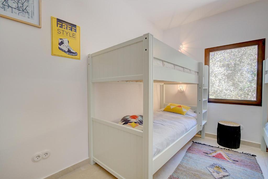Postel nebo postele na pokoji v ubytování Villa Roca Verde by Slow Villas