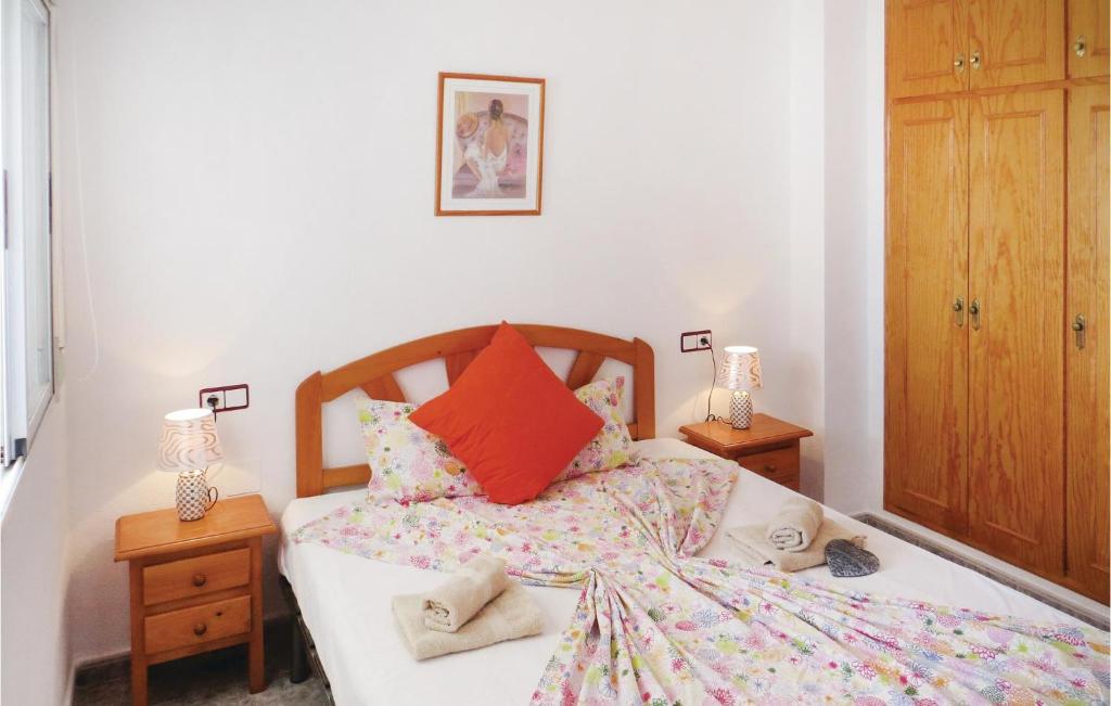 Postel nebo postele na pokoji v ubytování Nice Apartment In Torrevieja With Wifi