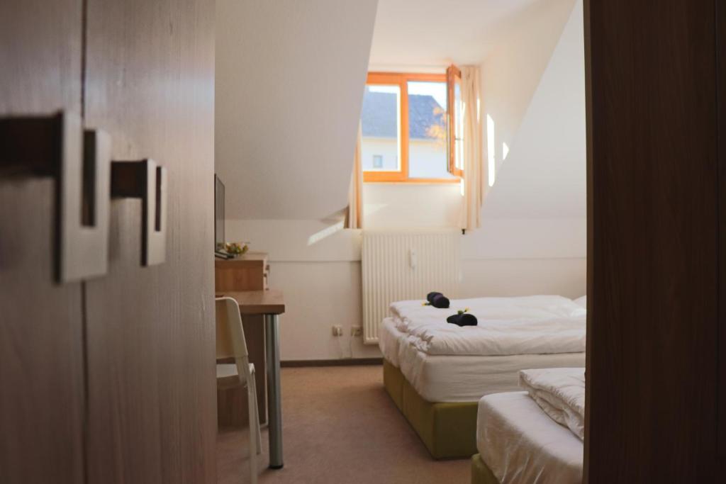 Postel nebo postele na pokoji v ubytování FitApartman