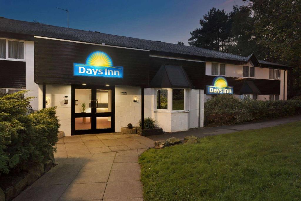 a day inn sign on the front of a building at Days Inn Hotel Fleet in Fleet