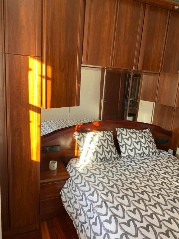 Postel nebo postele na pokoji v ubytování La Casa de Fito cerca del centro de Comillas