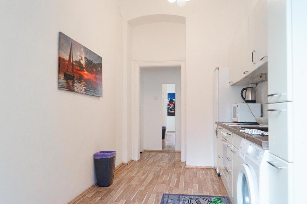 Kuchyňa alebo kuchynka v ubytovaní Pleasant 3BR Shared Apartment- Ideal for Longstays