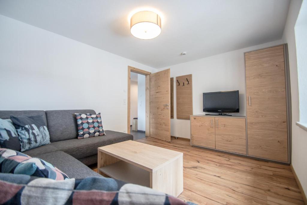 TV a/nebo společenská místnost v ubytování Gästehaus Sonne