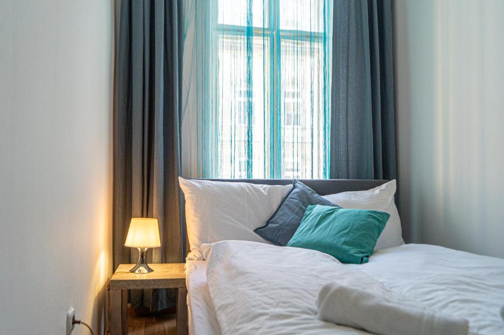Posteľ alebo postele v izbe v ubytovaní Pleasant 3BR Shared Apartment- Ideal for Longstays