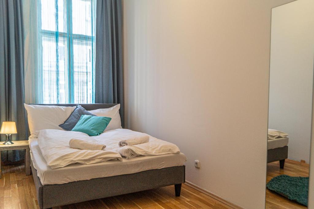 Posteľ alebo postele v izbe v ubytovaní Pleasant 3BR Shared Apartment- Ideal for Longstays