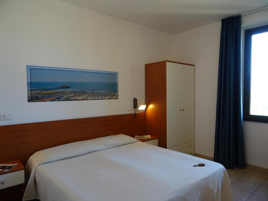 Łóżko lub łóżka w pokoju w obiekcie Hotel Sole E Mare
