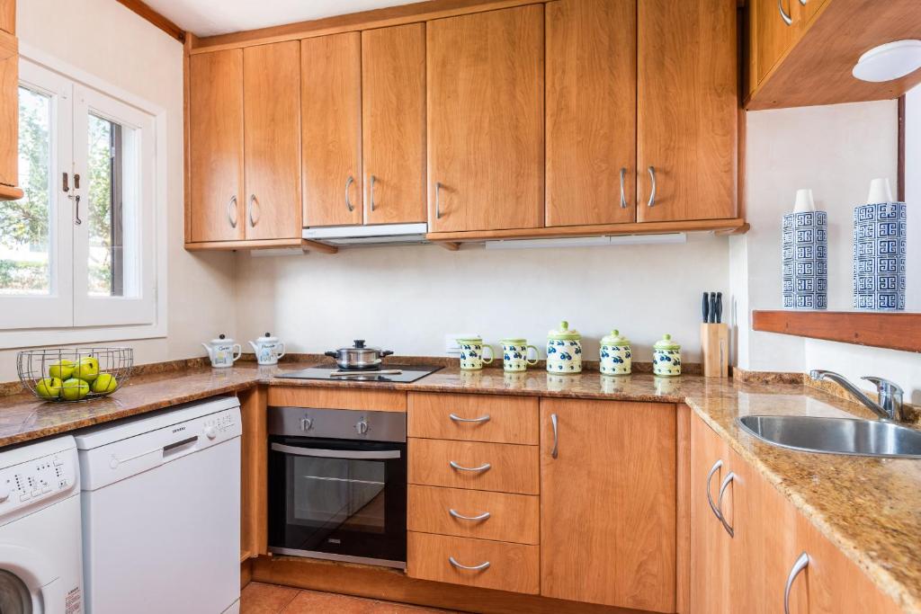 A kitchen or kitchenette at Apartamento Ses Arcades 10