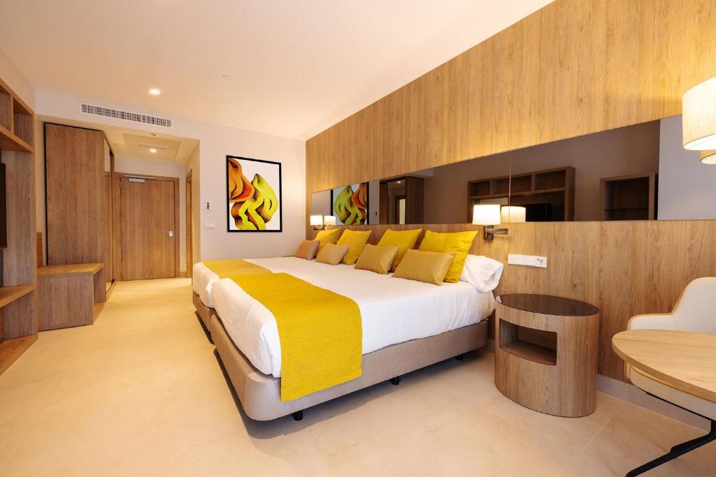 Postel nebo postele na pokoji v ubytování Hotel Gold Arcos 4 Sup - Built in May 2022