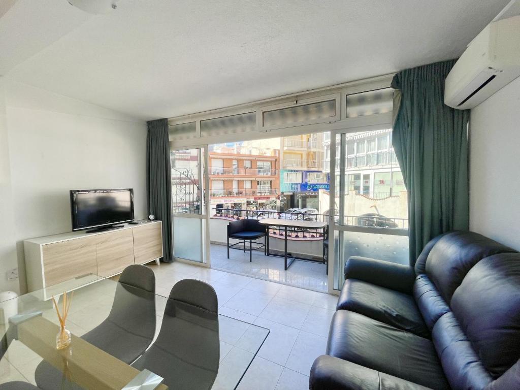 TV a/nebo společenská místnost v ubytování APARTMENT IN BENIDORM CITY CENTER