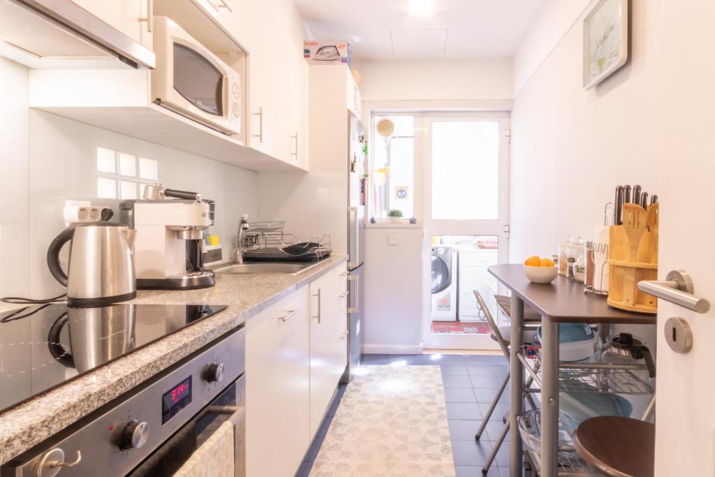 Kuchyň nebo kuchyňský kout v ubytování Maria Casa Branca by ALMA Holiday Rentals