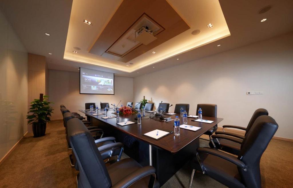 Konferenční prostory v ubytování Holiday Inn Express Shanghai Zhenping by IHG