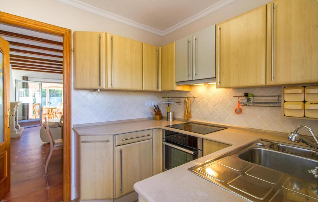 Kuchyň nebo kuchyňský kout v ubytování Lovely Home In Dénia With Kitchen