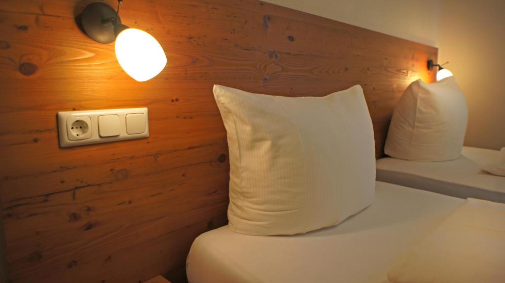 Postel nebo postele na pokoji v ubytování Hotel Heimfeld Restaurant Cafe