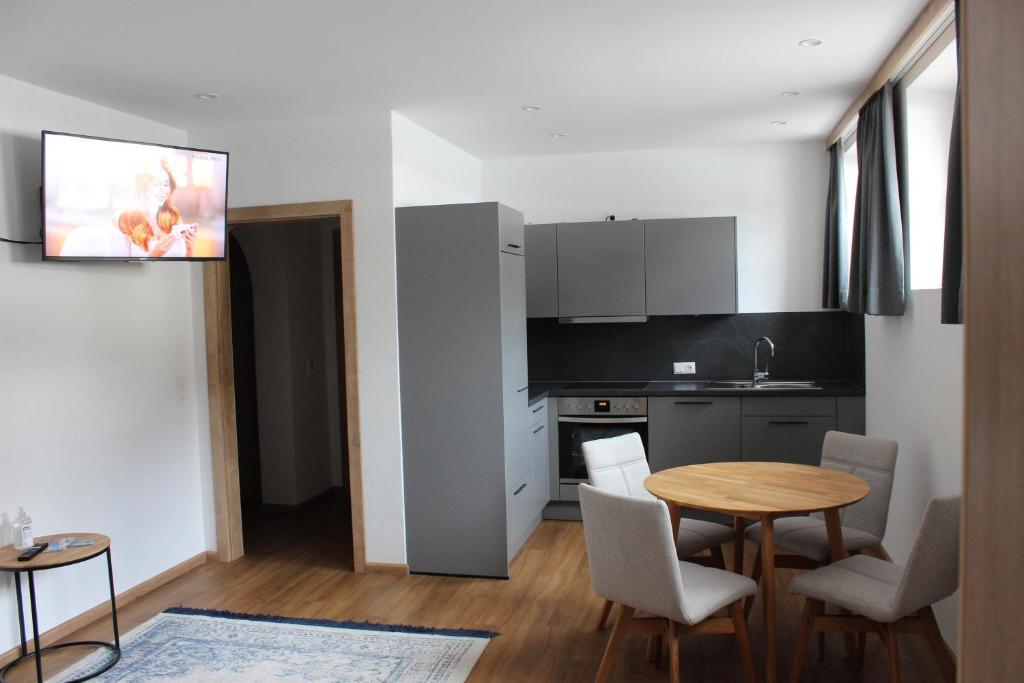 Kuchyň nebo kuchyňský kout v ubytování Haus Jochler