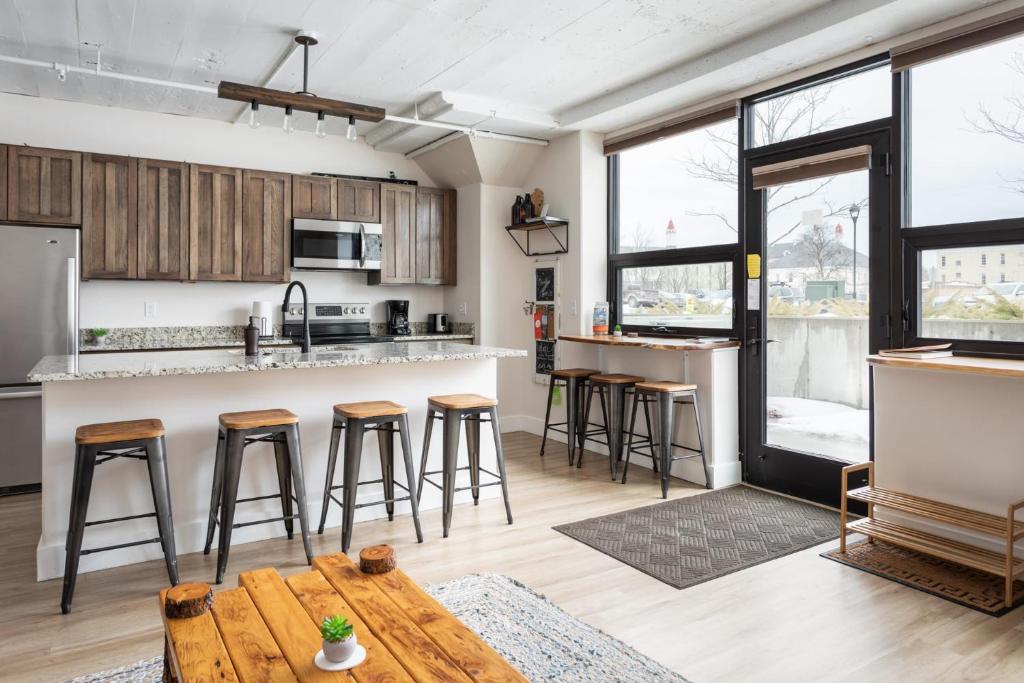 Red Drive at the Elegant Grand Traverse Commons, Traverse City (updated