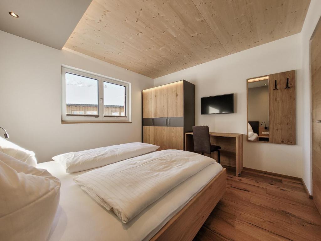 Postel nebo postele na pokoji v ubytování Gästehaus Sonne