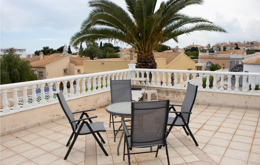 Balkón nebo terasa v ubytování 3 Bedroom Amazing Home In Orihuela