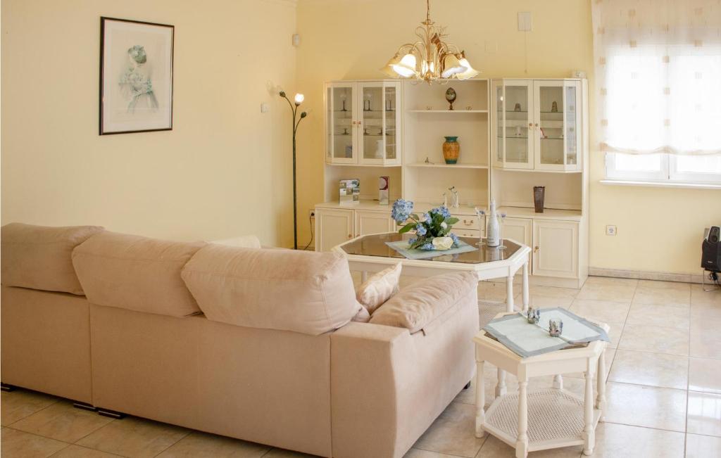 Posezení v ubytování 3 Bedroom Amazing Home In Orihuela