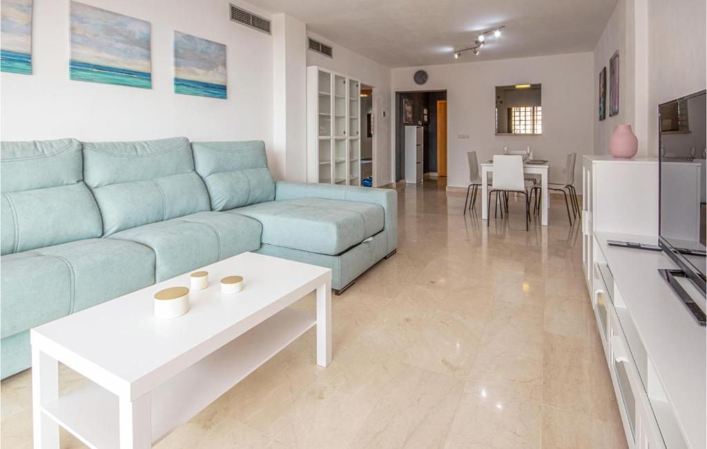 Televízia a/alebo spoločenská miestnosť v ubytovaní Beautiful Apartment In Mijas Costa