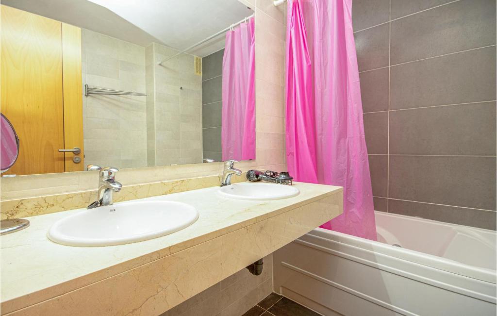 Kúpeľňa v ubytovaní Beautiful Apartment In Mijas Costa