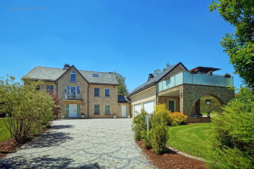 a large brick house with a driveway at Résidence Dolce Vita in Waimes